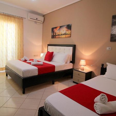 Centrum Hotel Ksamil Esterno foto