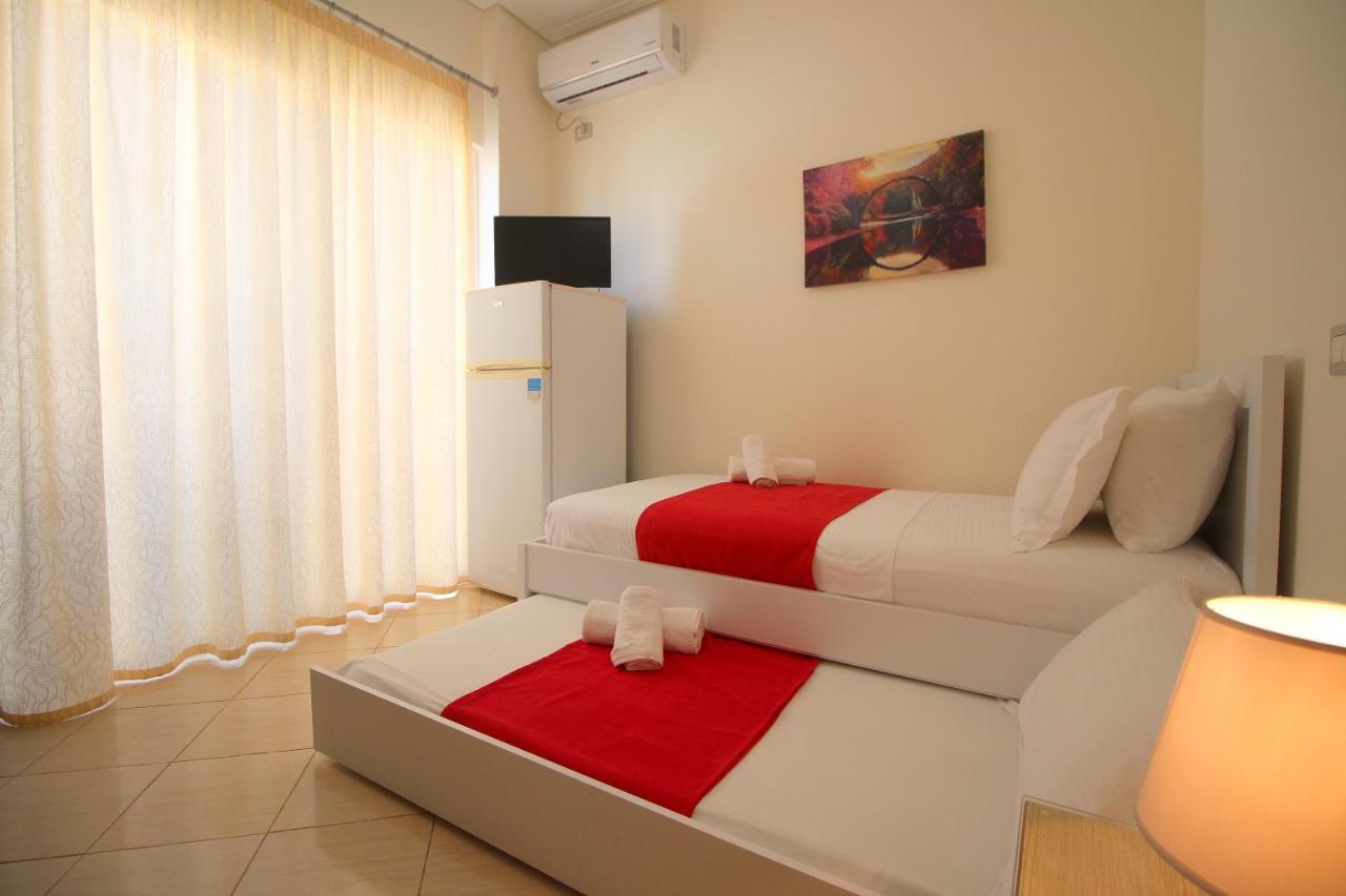 Centrum Hotel Ksamil Esterno foto