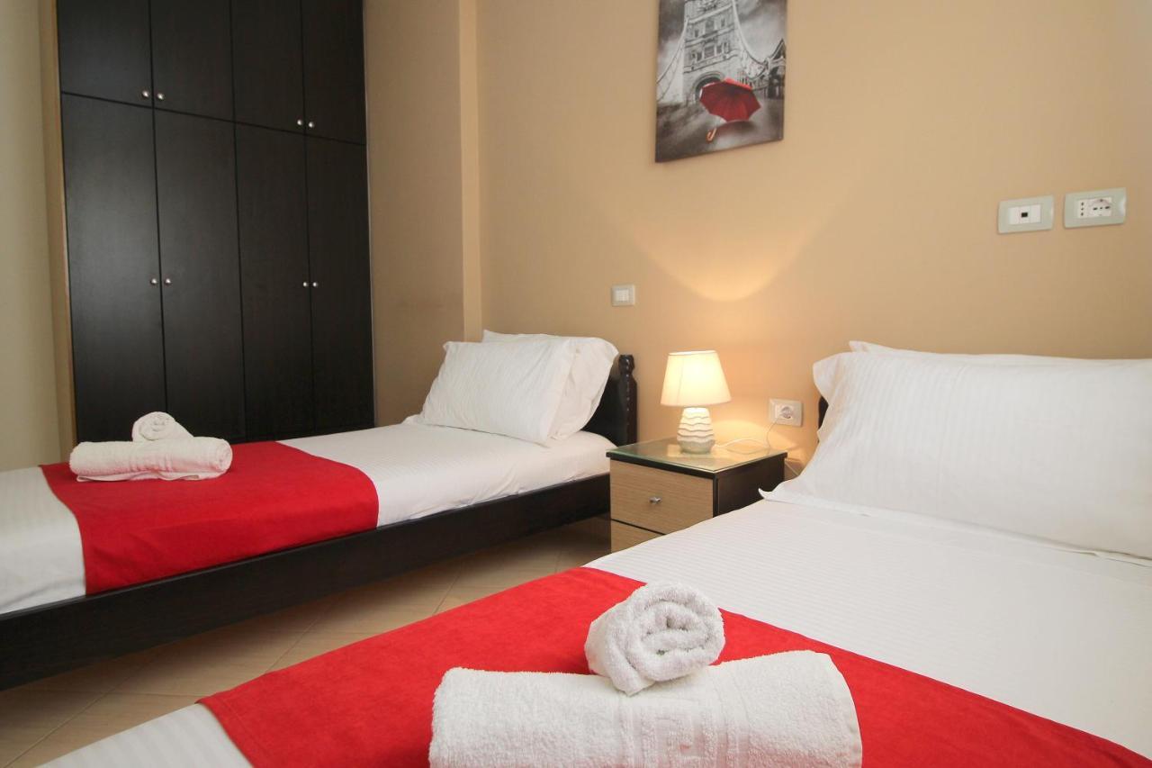 Centrum Hotel Ksamil Esterno foto