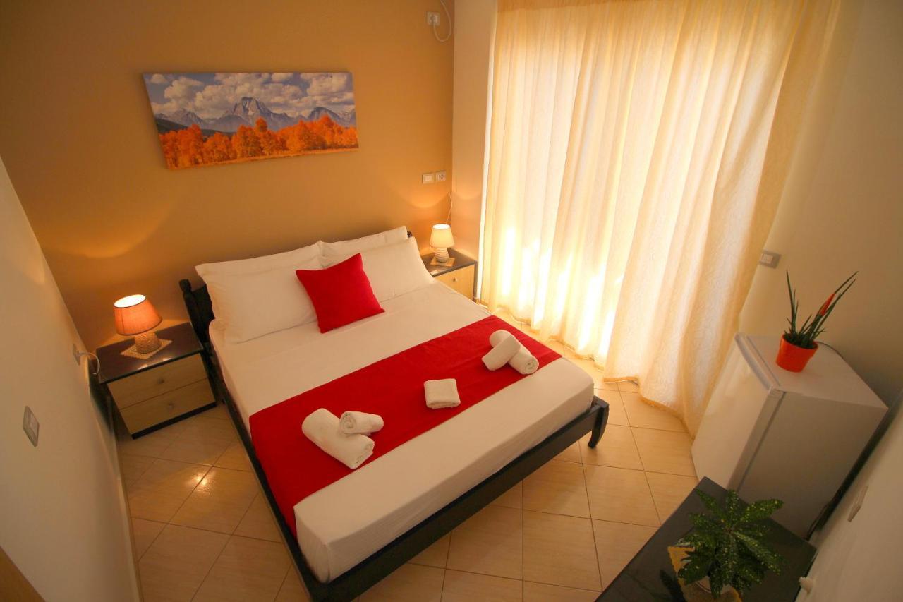 Centrum Hotel Ksamil Esterno foto