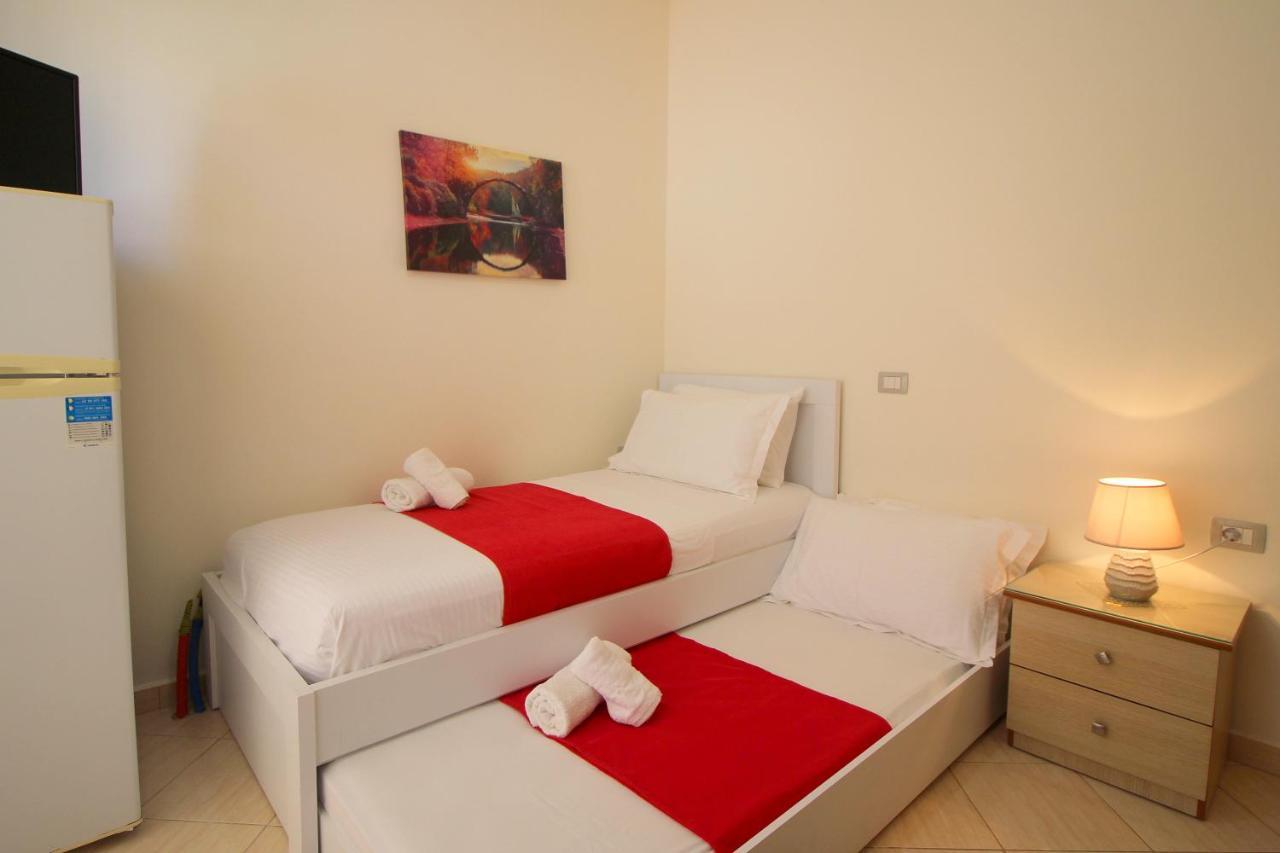 Centrum Hotel Ksamil Esterno foto