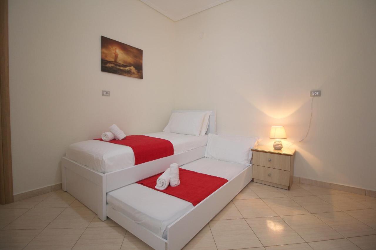 Centrum Hotel Ksamil Esterno foto