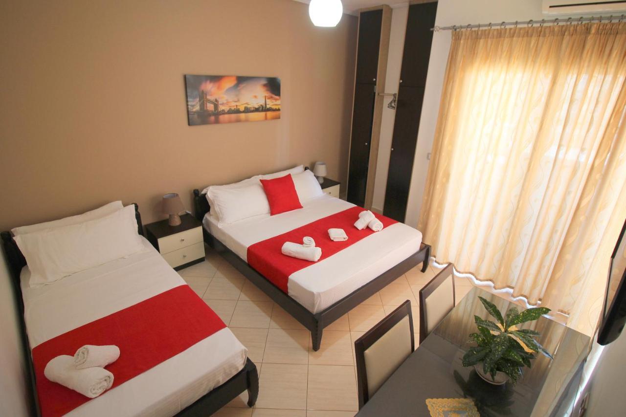 Centrum Hotel Ksamil Esterno foto