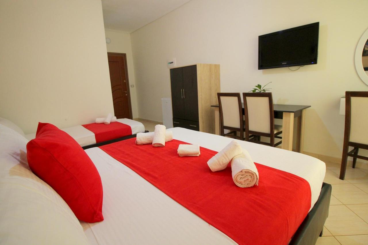 Centrum Hotel Ksamil Esterno foto