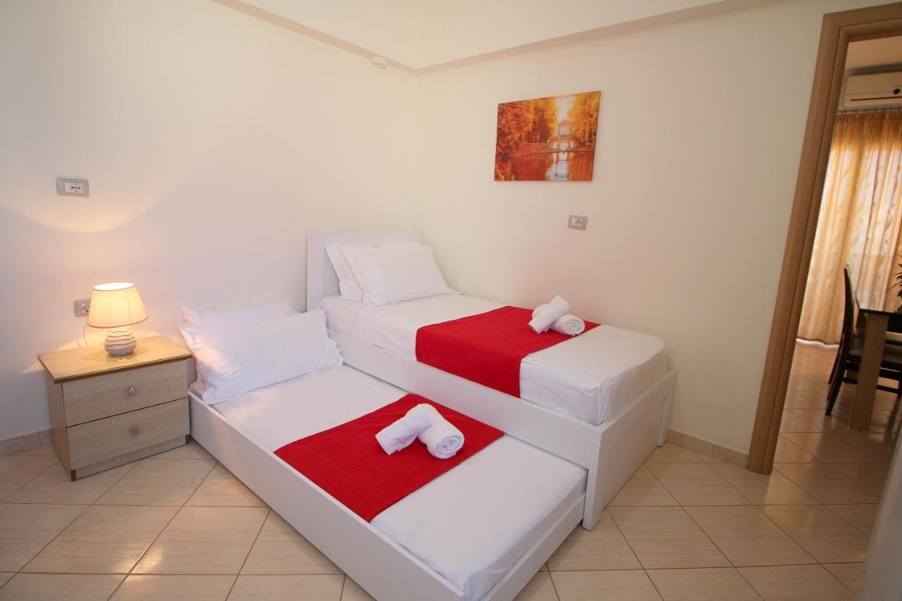 Centrum Hotel Ksamil Esterno foto