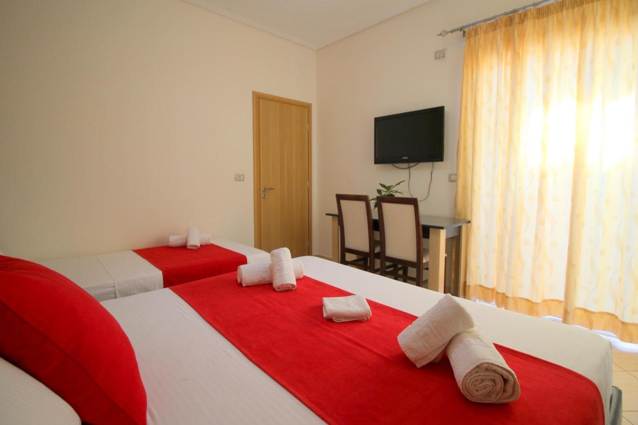 Centrum Hotel Ksamil Esterno foto