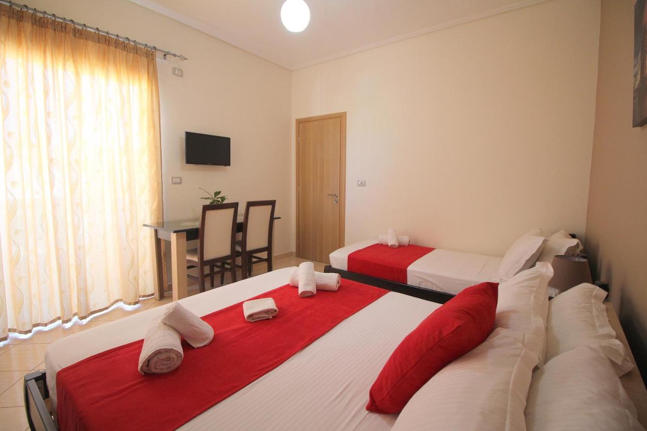 Centrum Hotel Ksamil Esterno foto
